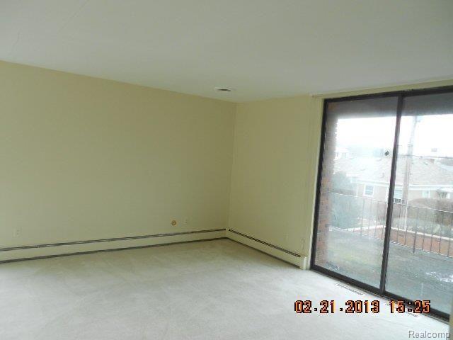 759 Lake Shore Road Grosse Pointe, MI 48236 - Photo 15 of 24 bed 5.JPG
