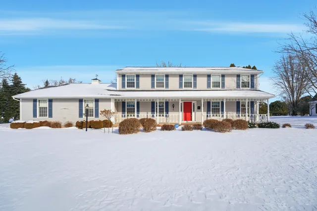 $569,900 | 909 Country Club Lane, Fond du Lac, WI 54935