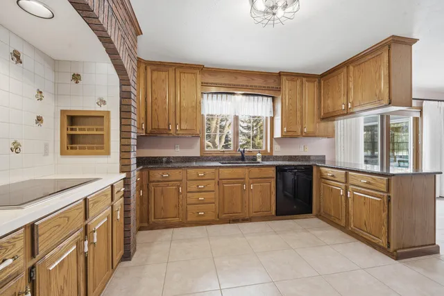 $569,900 | 909 Country Club Lane, Fond du Lac, WI 54935