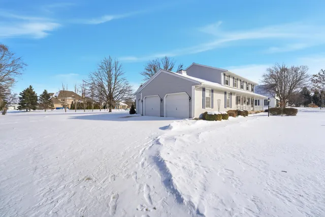 $569,900 | 909 Country Club Lane, Fond du Lac, WI 54935