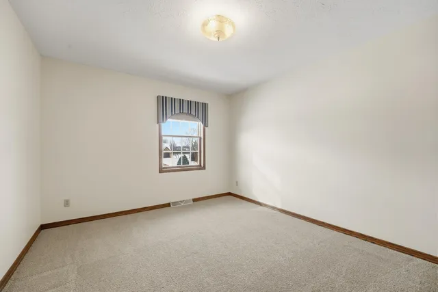 $569,900 | 909 Country Club Lane, Fond du Lac, WI 54935