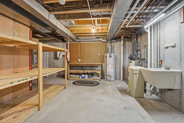 $569,900 | 909 Country Club Lane, Fond du Lac, WI 54935