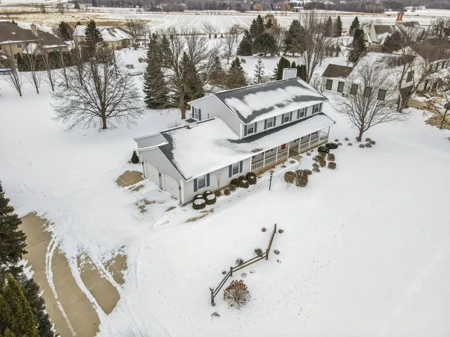 $569,900 | 909 Country Club Lane, Fond du Lac, WI 54935