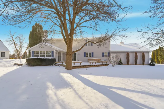 $569,900 | 909 Country Club Lane, Fond du Lac, WI 54935