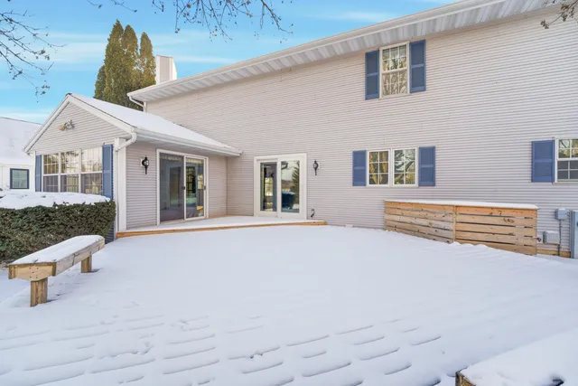 $569,900 | 909 Country Club Lane, Fond du Lac, WI 54935