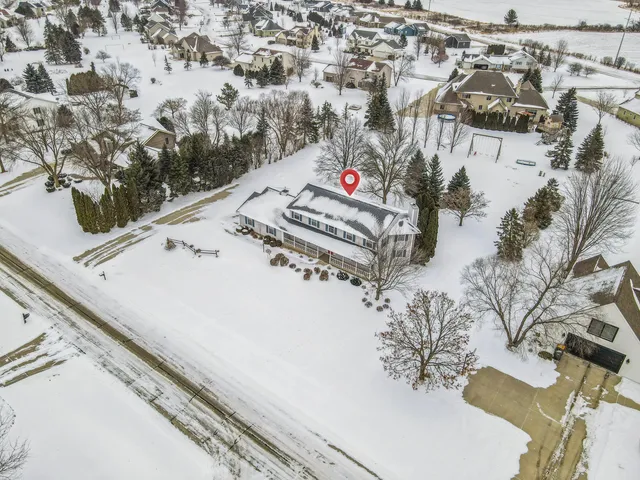 $569,900 | 909 Country Club Lane, Fond du Lac, WI 54935