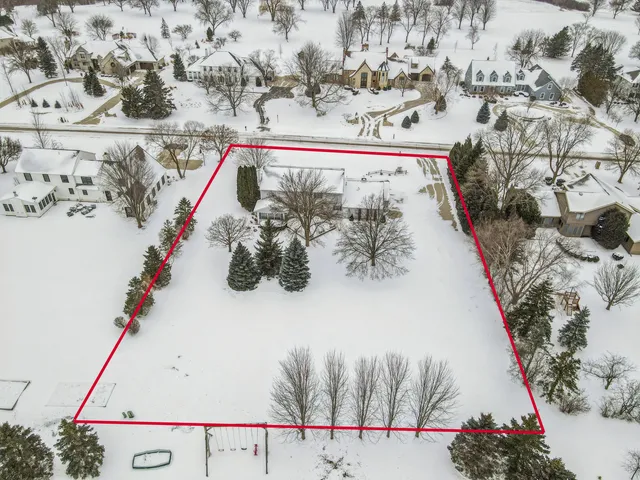 $569,900 | 909 Country Club Lane, Fond du Lac, WI 54935