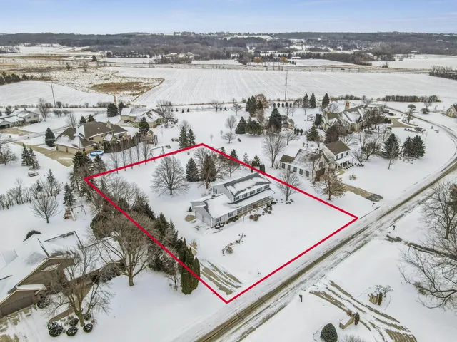 $569,900 | 909 Country Club Lane, Fond du Lac, WI 54935