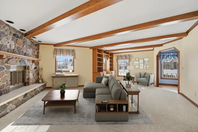 $569,900 | 909 Country Club Lane, Fond du Lac, WI 54935