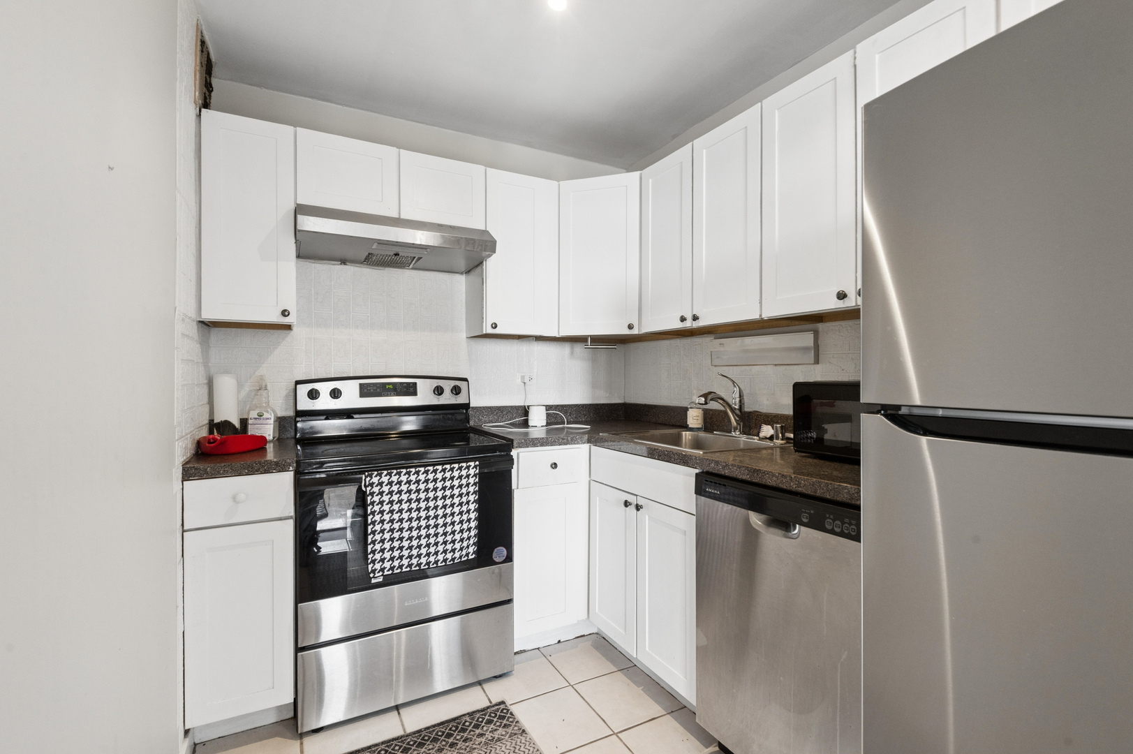 655 West Irving Park Road, Unit 608 Chicago, IL 60613 - Photo 3 of 13