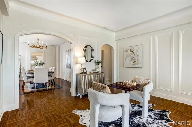 $295,000 | 4440 Lindell Boulevard, Unit 801, St. Louis, MO 63108