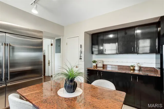 $295,000 | 4440 Lindell Boulevard, Unit 801, St. Louis, MO 63108