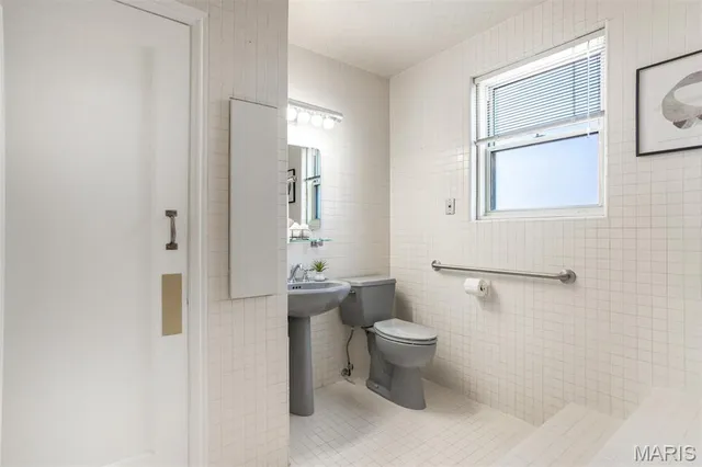 $295,000 | 4440 Lindell Boulevard, Unit 801, St. Louis, MO 63108