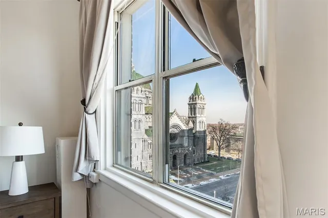 $295,000 | 4440 Lindell Boulevard, Unit 801, St. Louis, MO 63108