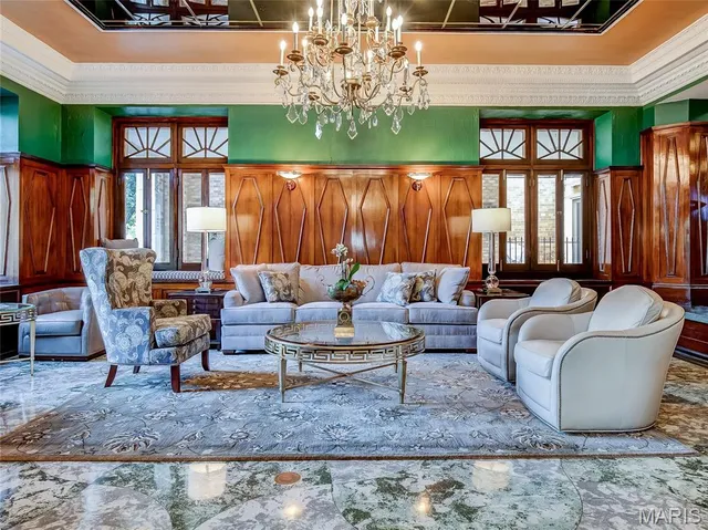 $295,000 | 4440 Lindell Boulevard, Unit 801, St. Louis, MO 63108