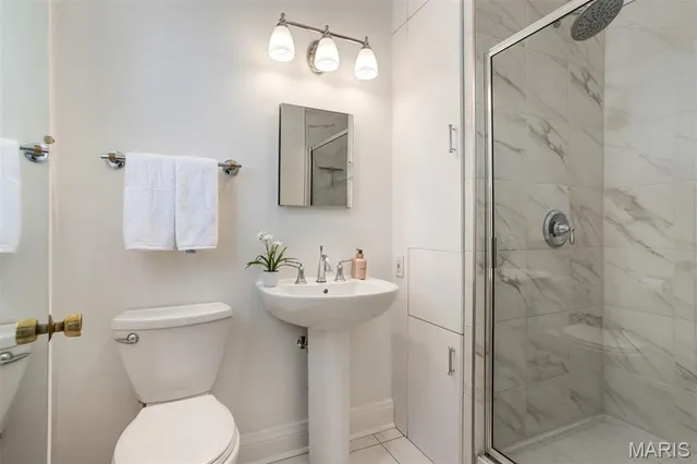 $295,000 | 4440 Lindell Boulevard, Unit 801, St. Louis, MO 63108