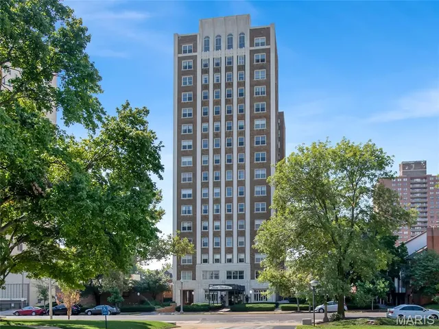 $295,000 | 4440 Lindell Boulevard, Unit 801, St. Louis, MO 63108