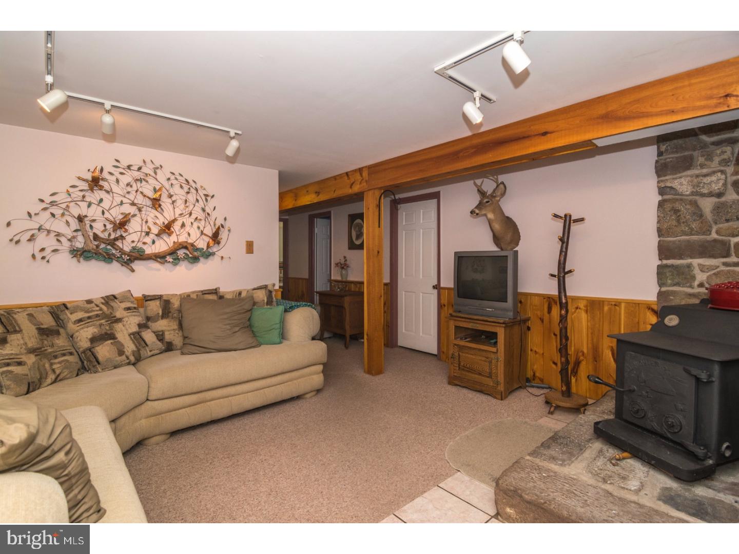 1237 Reed Lane Kintnersville, PA 18930 - Photo 18 of 25 Gallery Image 18