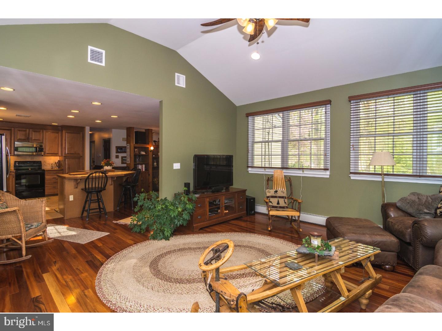 1237 Reed Lane Kintnersville, PA 18930 - Photo 5 of 25 Gallery Image 5