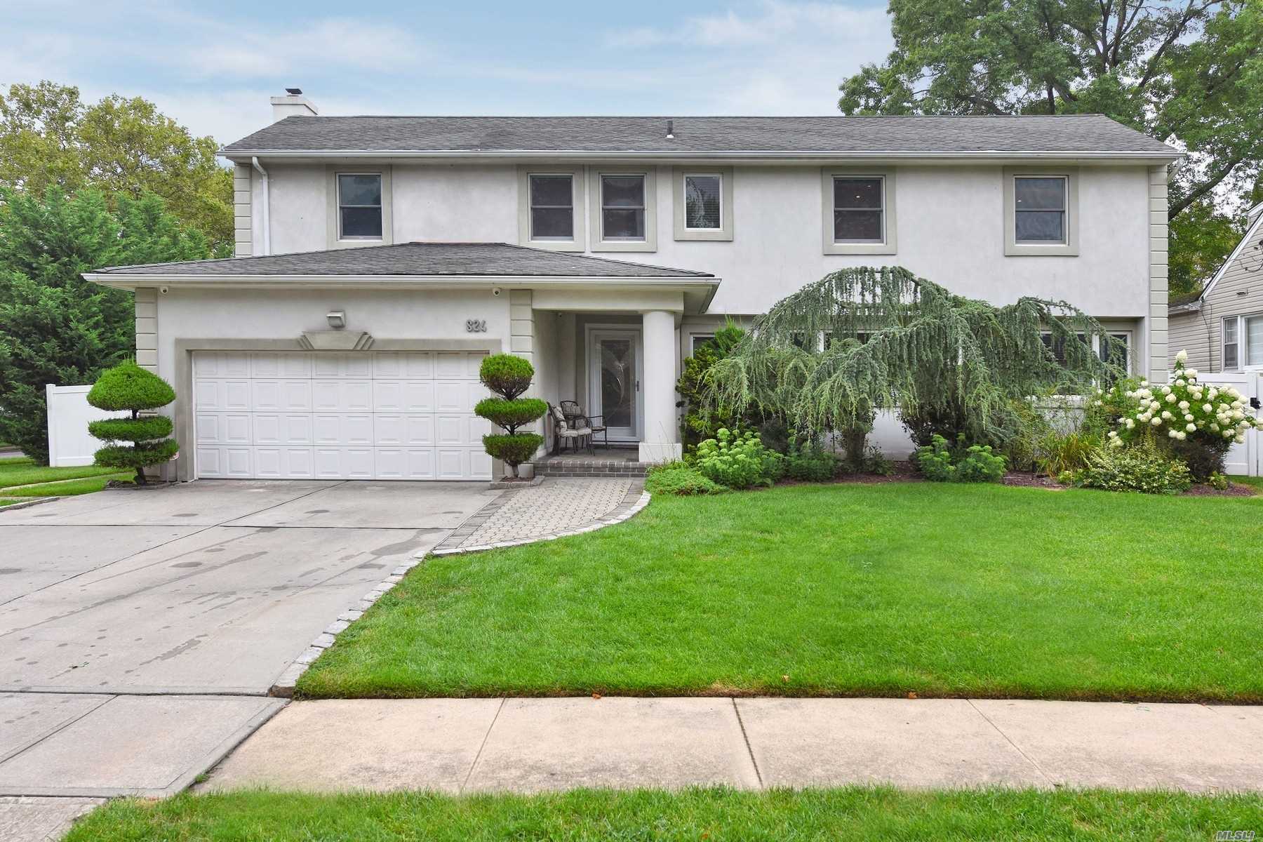 824 Oakleigh Road Valley Stream, NY 11581 - Photo 1 of 1