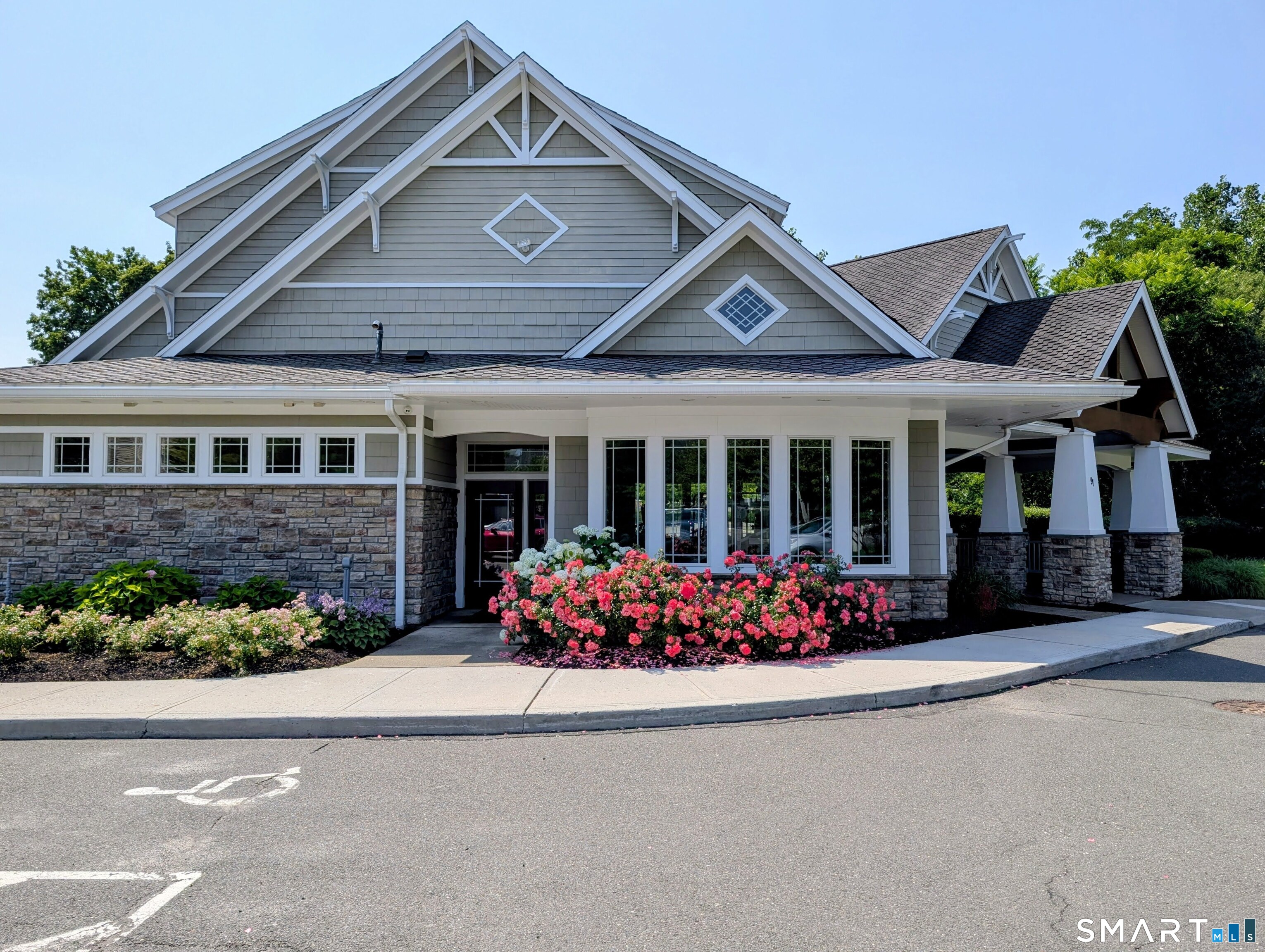 68 Lawrence Avenue, Unit 68 Danbury, CT 06810 - Photo 4 of 35