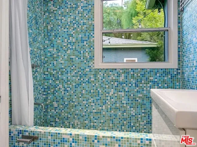 $6,095 | 906 Venezia Avenue, Unit B, Venice, CA 90291