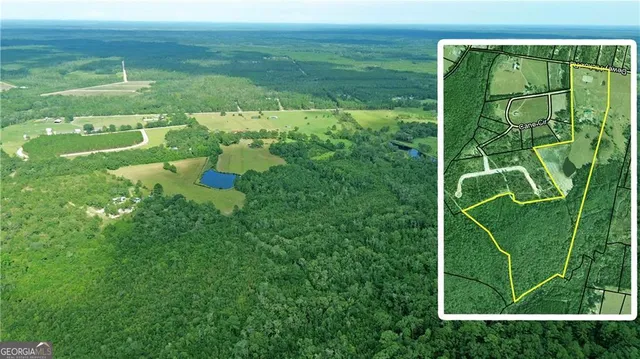 a view of a outdoor space and street view