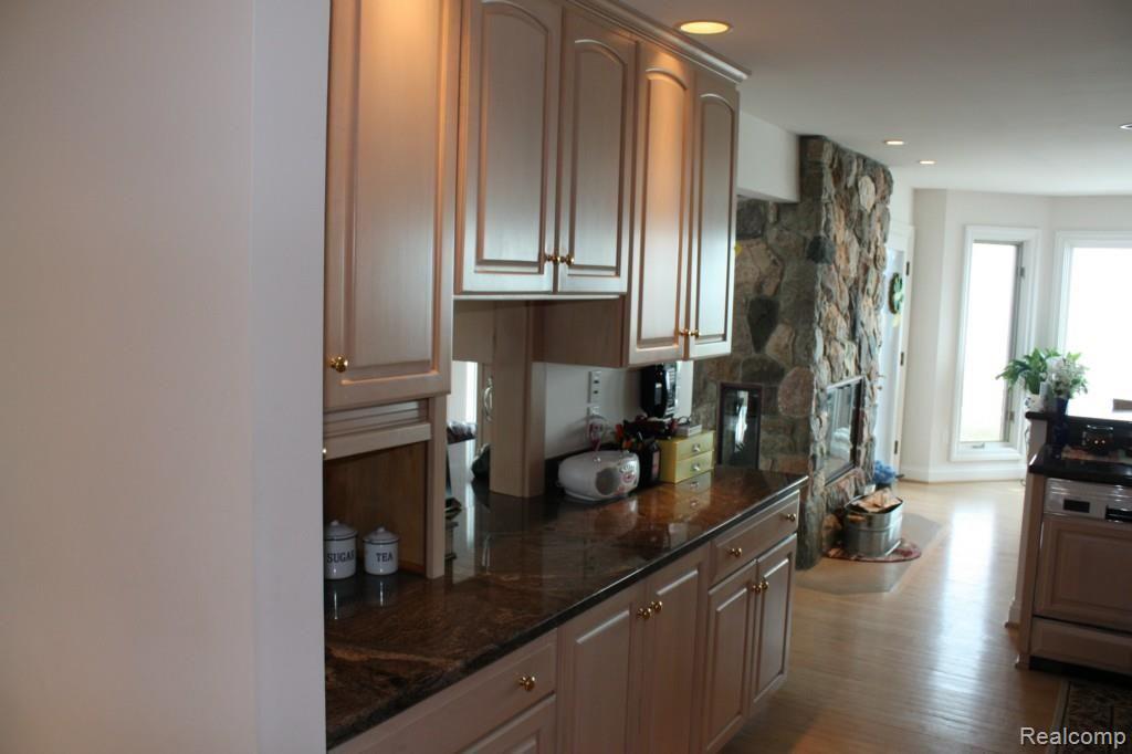 4980 Lakeshore Road Fort Gratiot, MI 48059 - Photo 14 of 42 4980 Lakeshore kitchen 3 serving counter.jpg