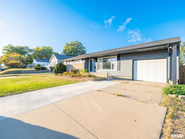 $189,900 | 4901 West Pfeiffer Road, Bartonville, IL 61607