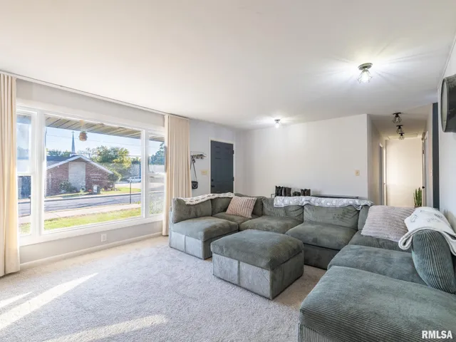 $189,900 | 4901 West Pfeiffer Road, Bartonville, IL 61607