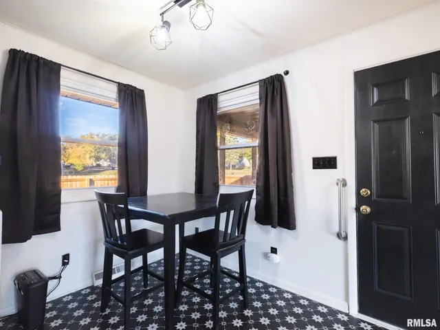 $189,900 | 4901 West Pfeiffer Road, Bartonville, IL 61607