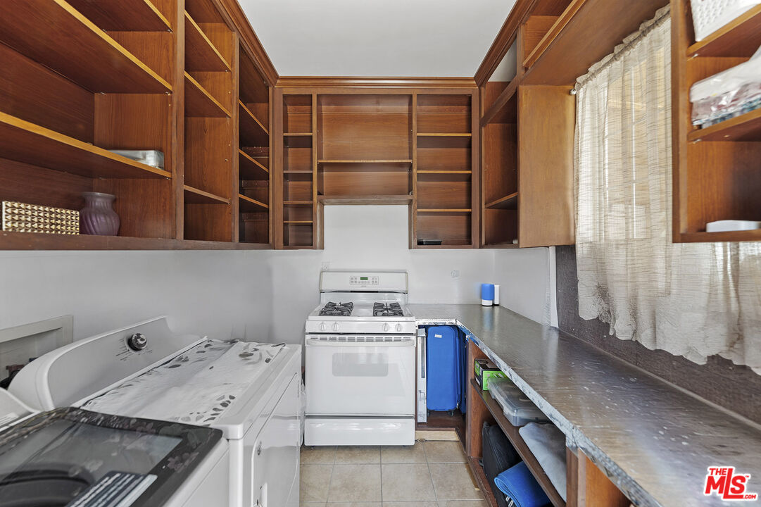 1430 North Dominion Avenue Pasadena, CA 91104 - Photo 20 of 25 a utility room with dryer and washer