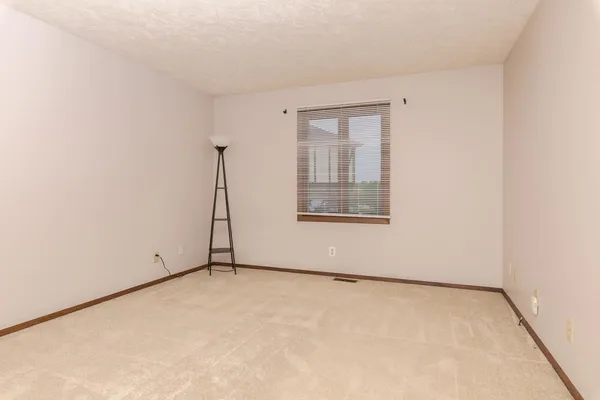 $149,900 | 37 Crystal Court, Unit A1, Pontiac, IL 61764