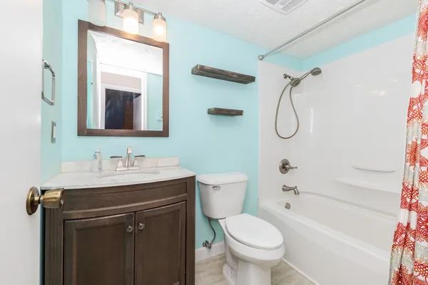 $149,900 | 37 Crystal Court, Unit A1, Pontiac, IL 61764