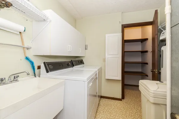 $149,900 | 37 Crystal Court, Unit A1, Pontiac, IL 61764