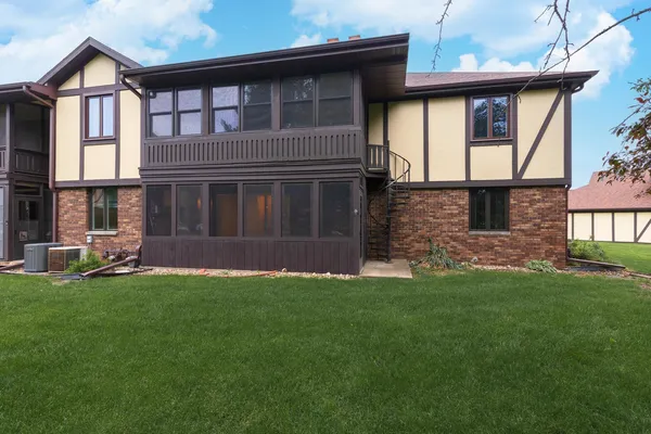 $149,900 | 37 Crystal Court, Unit A1, Pontiac, IL 61764