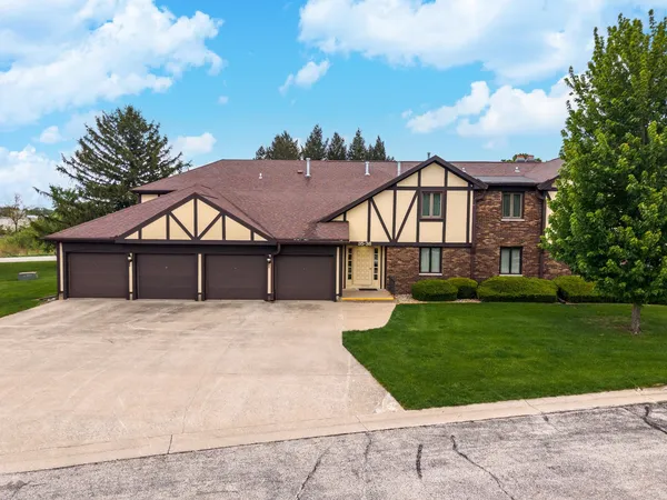 $149,900 | 37 Crystal Court, Unit A1, Pontiac, IL 61764