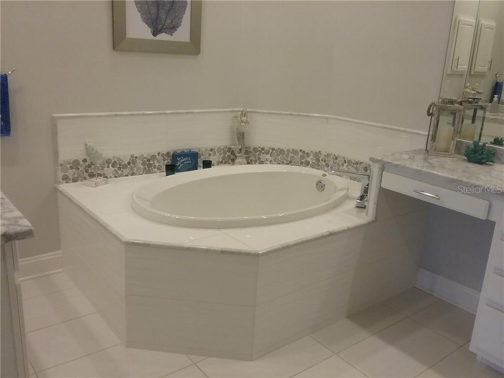 293 Hidden Bay Drive, Unit 203 Osprey, FL 34229 - Photo 32 of 47