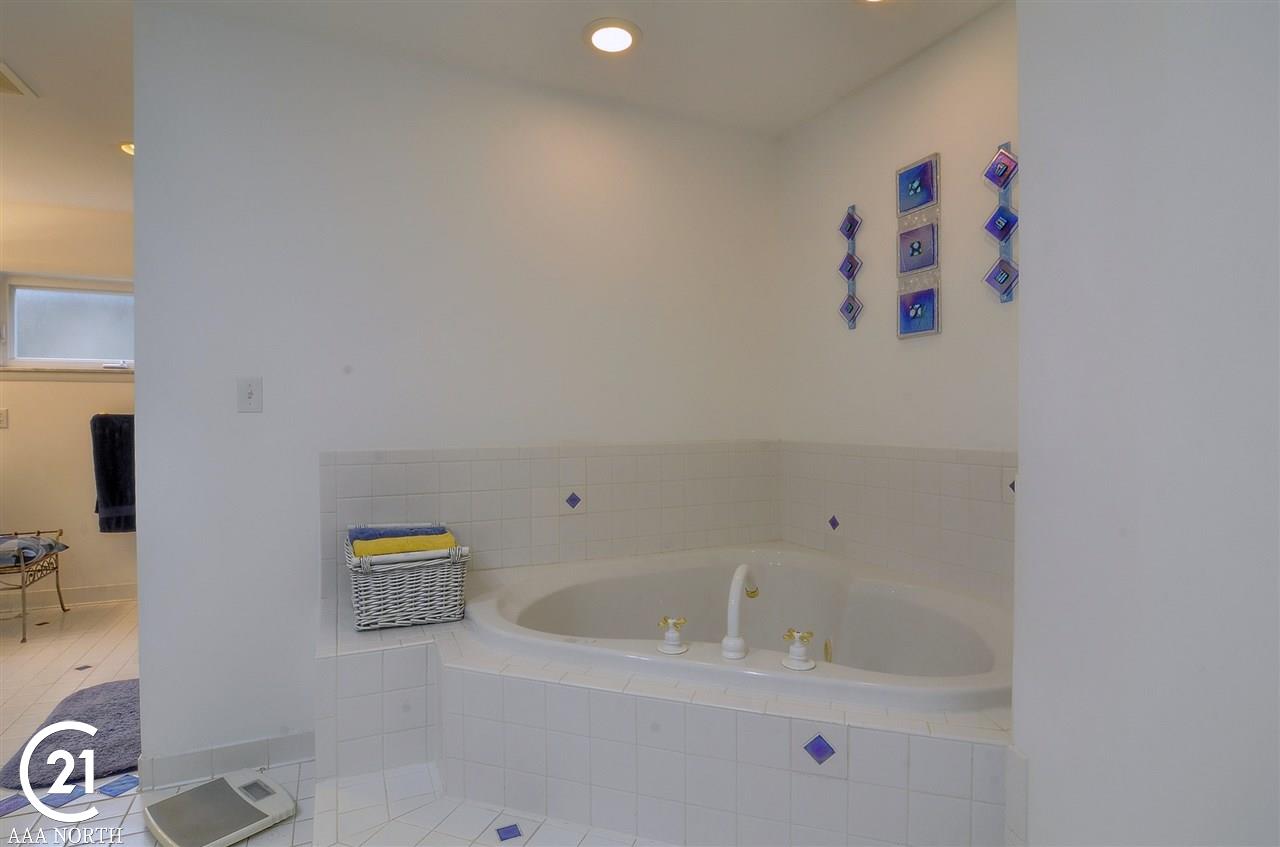 333 East Snell Road Rochester, MI 48306 - Photo 23 of 43 Master Bathroom