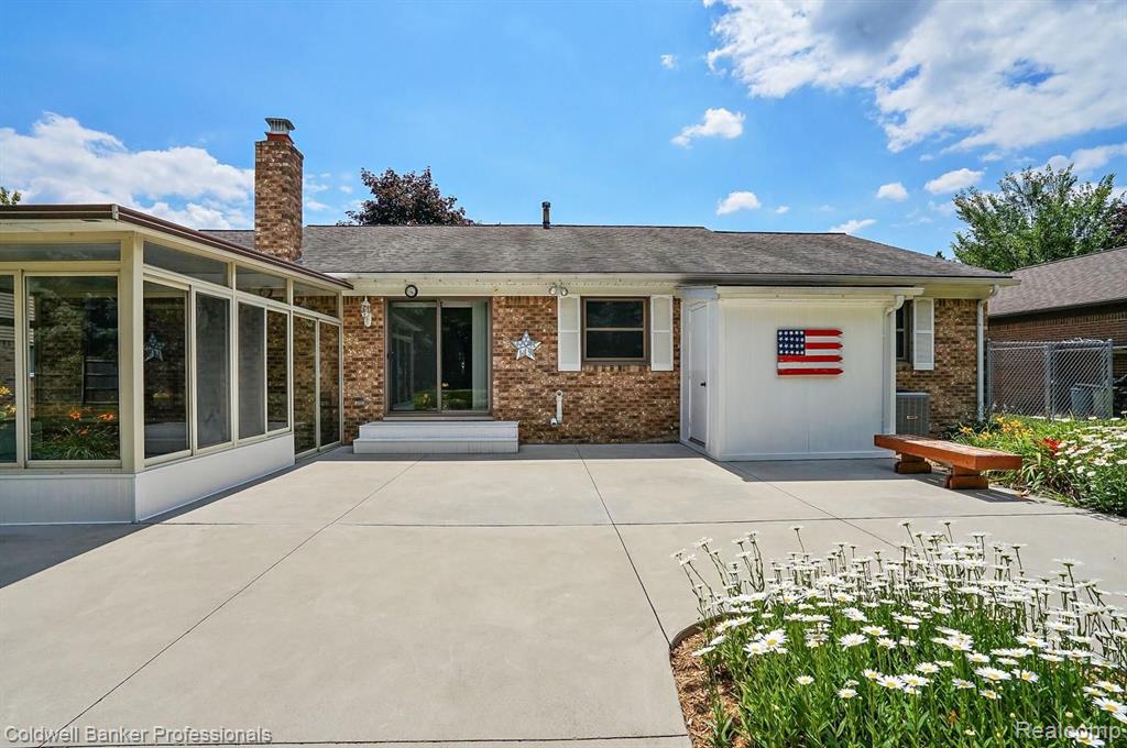 2118 Warrington Road Rochester Hills, MI 48307 - Photo 4 of 50