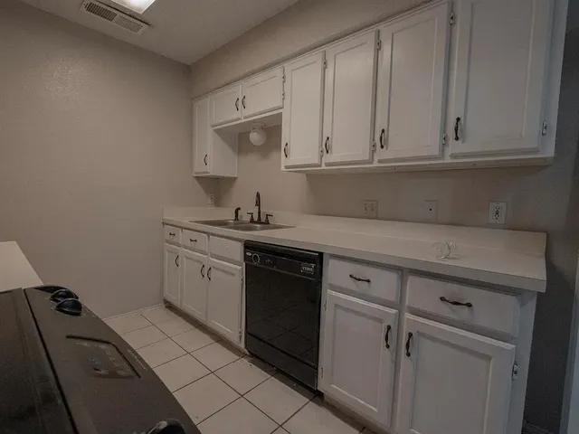 $1,450 | 675 Harbor Drive North, Azle, TX 76020