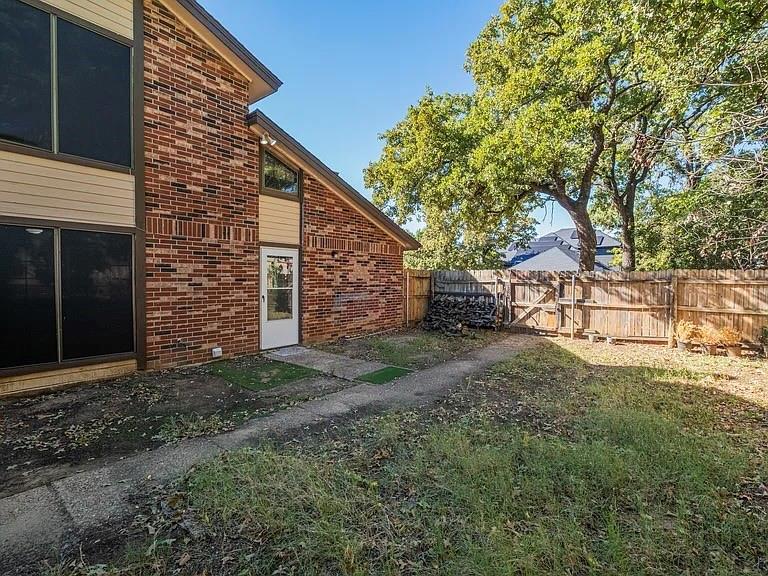 675 Harbor Drive North, Unit D Azle, TX 76020 - Photo 8 of 8 View of yard