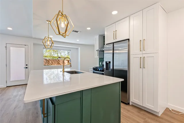 $2,500 | 5200 King Charles Drive, Austin, TX 78724