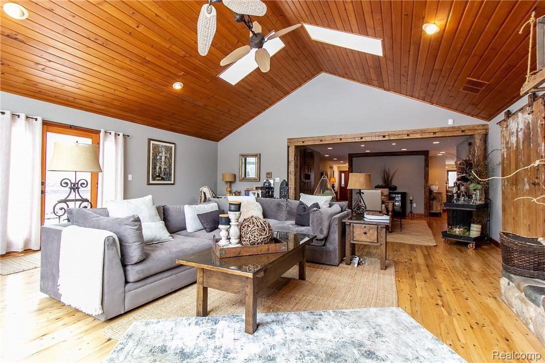 55321 9 Mile Road South Lyon, MI 48178 - Photo 10 of 44 Great room , perfect for entertaining!