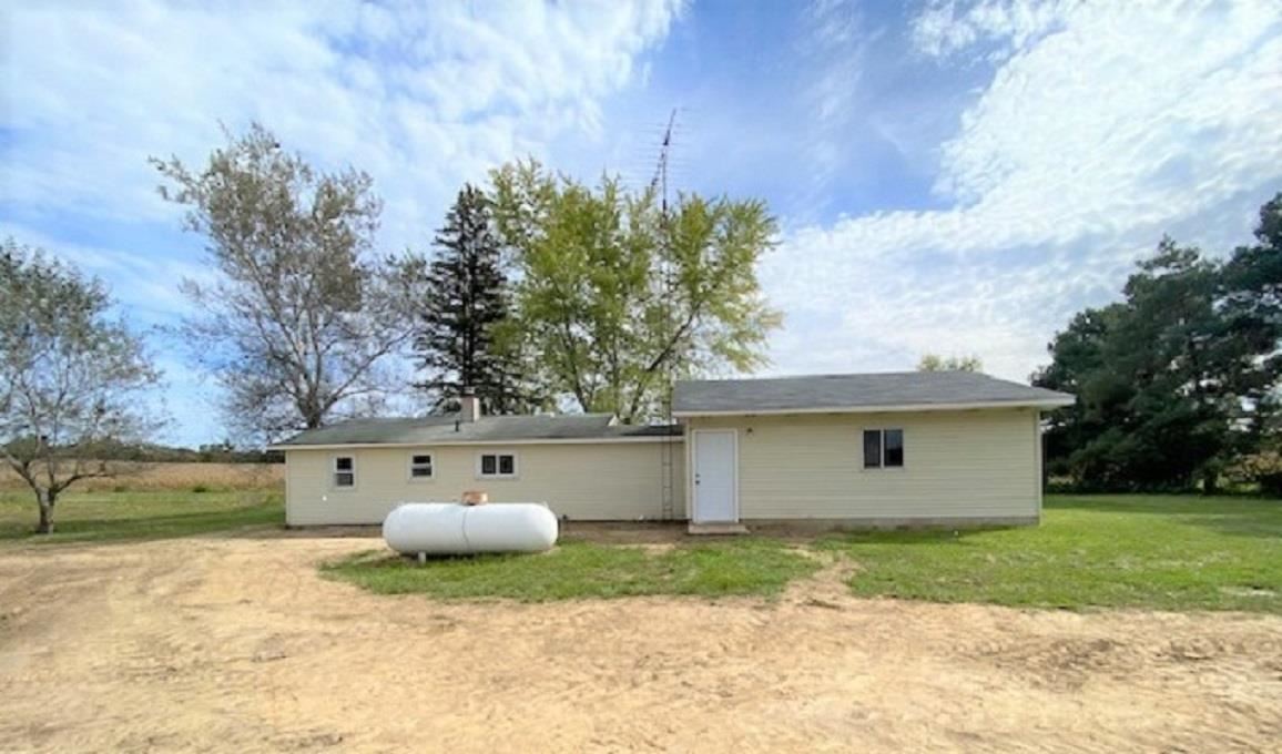 7930 Colby Road Bancroft, MI 48414 - Photo 2 of 10 50057027-1.JPG