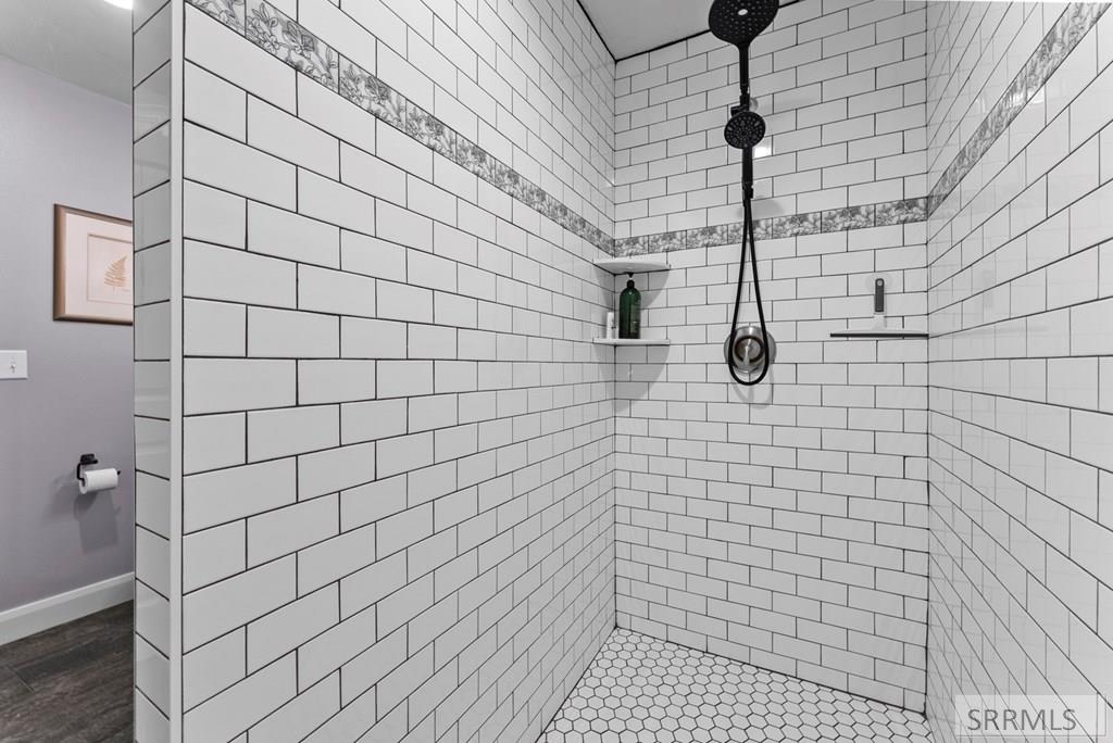 2786 East 500 Road North St. Anthony, ID 83445 - Photo 31 of 75 Upstairs bathroom and walk in shower