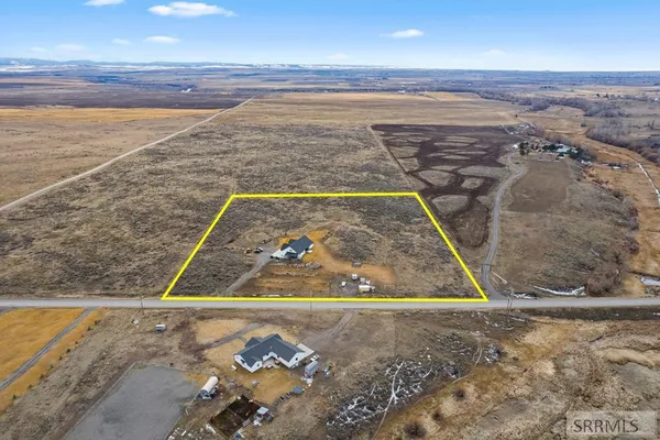 $1,000,000 | 2786 East 500 Road North, St. Anthony, ID 83445