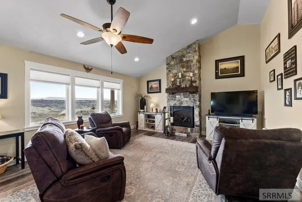 $1,000,000 | 2786 East 500 Road North, St. Anthony, ID 83445