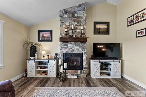 $1,000,000 | 2786 East 500 Road North, St. Anthony, ID 83445