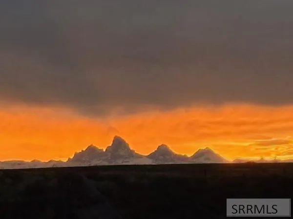 $1,000,000 | 2786 East 500 Road North, St. Anthony, ID 83445